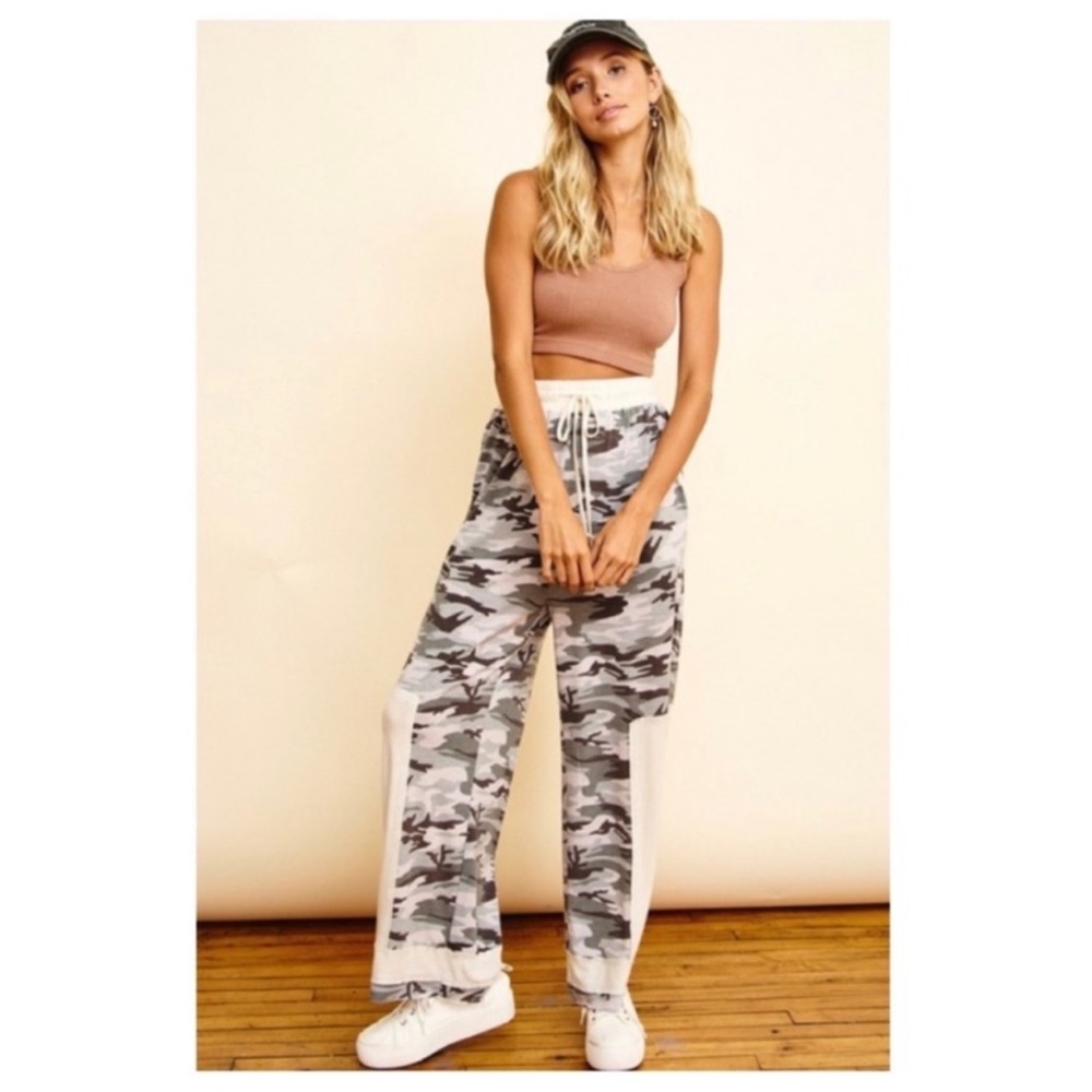 New Camouflage Print Comfy Lounge Pants With Raw Edge Detail